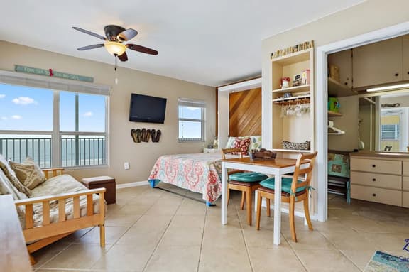 Sea Rocket 22: Gulf Front Bliss in - Image 1