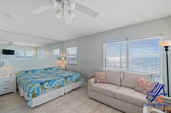 Sea Rocket 23: Second Floor Corner Beachfront Retreat - Image 1
