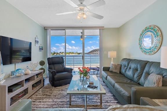 St Pete Isla Bahia Vista 7-203 2/2 Amazing View - Image 1