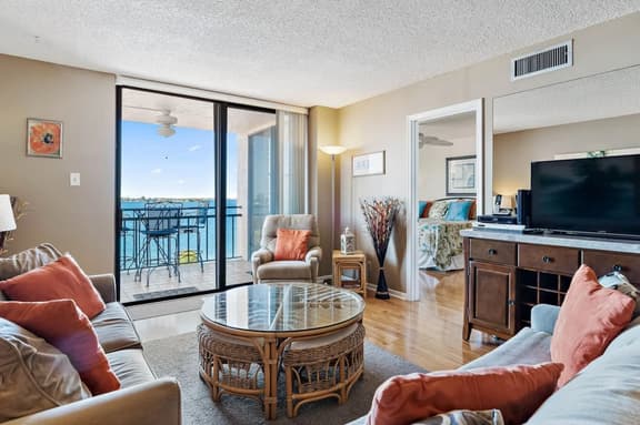 St Pete Isla Casa B-507 1/1.5 Bath Beautiful! - Image 1