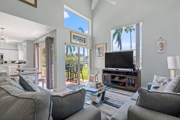 St Pete Isla Vista Verde North Mirada Townhome 3/2 TH-21 - Image 1