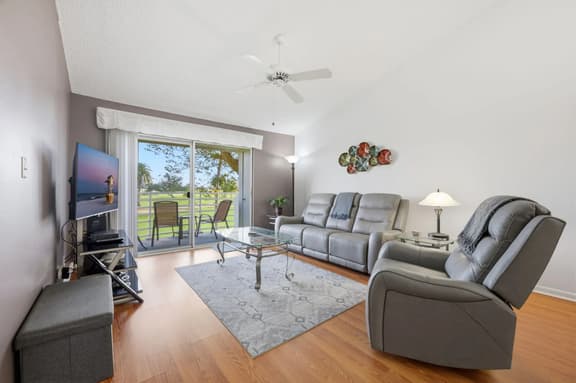 St Pete Vista Verde East 3-223 Spectacular Unit! - Image 1