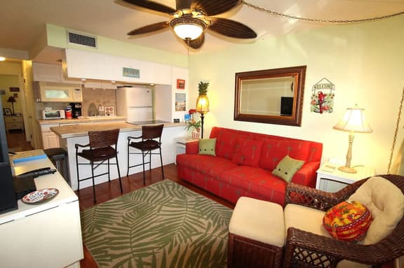 Sunset Cove: One-Bedroom in Treasure Island, Short - Image 1