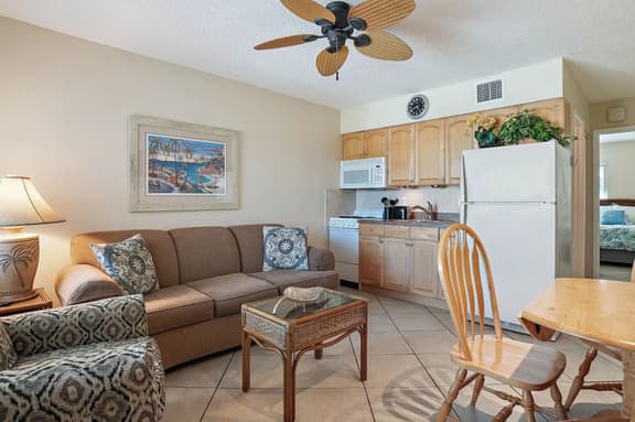 TB10: Beautiful Madeira Beach 1 Bedroom 2nd Floor - Image 1